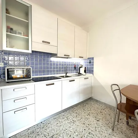 Cosy 2 Pieces Au Calme Avec Balcon Dans Le Centre מנטון